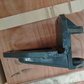 WG9731520004前簧后支架