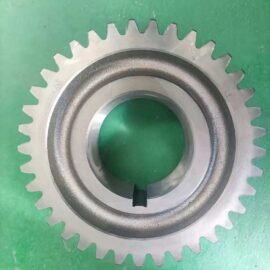 中间轴五档齿轮8DS260-1701053